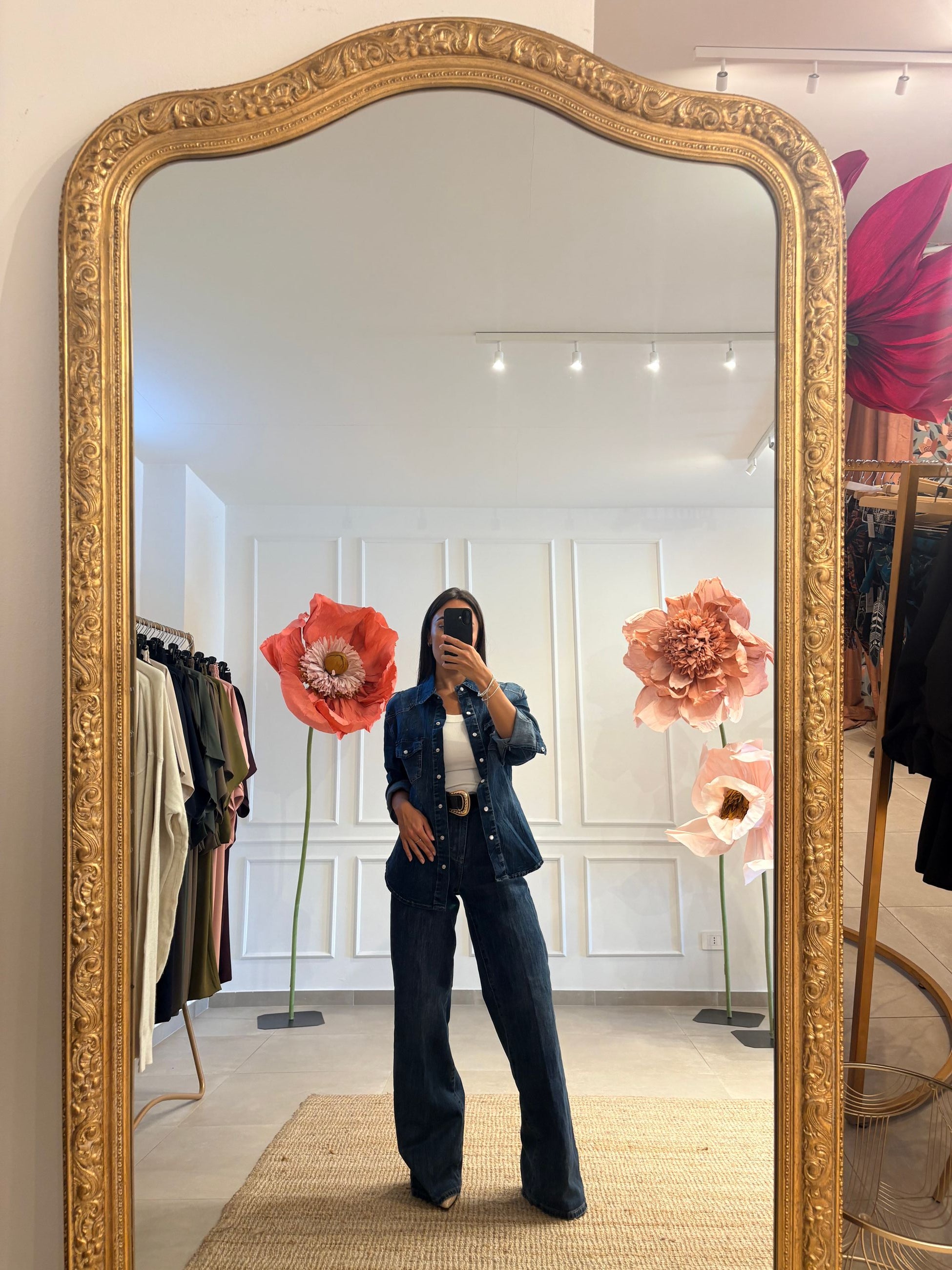 Jeans a palazzo tasca in piedi