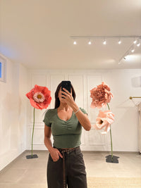 T shirt crop con arriccio